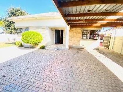 Executive Accommodation Bellville - image 17