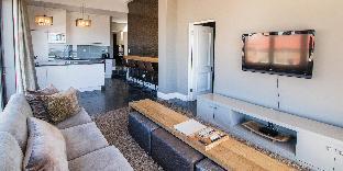 Two Bedroom with Jacuzzi - image 2