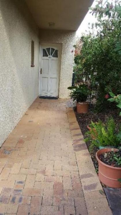 Durbanville Stay: 3 bedroom apartment - image 2