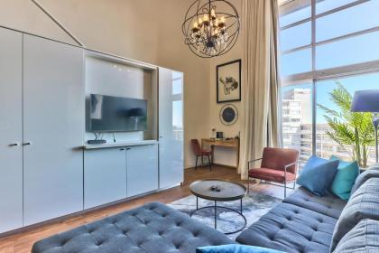 1 Bedroom Loft Apartment border of De Waterkant and Green Point.