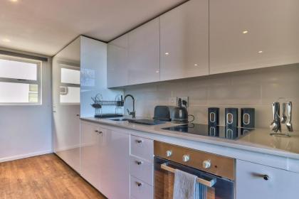 1 Bedroom Loft Apartment border of De Waterkant and Green Point. - image 10