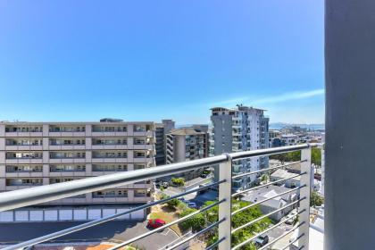 1 Bedroom Loft Apartment border of De Waterkant and Green Point. - image 11