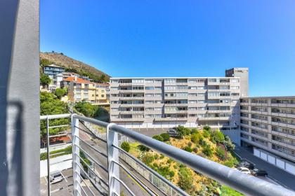 1 Bedroom Loft Apartment border of De Waterkant and Green Point. - image 14