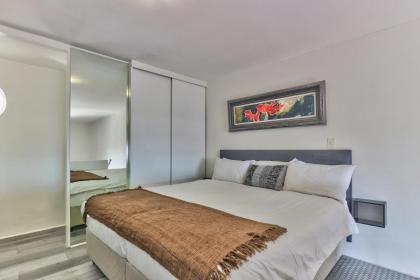 1 Bedroom Loft Apartment border of De Waterkant and Green Point. - image 20