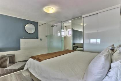 1 Bedroom Loft Apartment border of De Waterkant and Green Point. - image 9