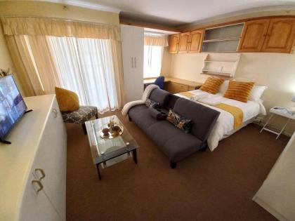 Cozy Strand Beach Getaway - Studio Apartment - image 13