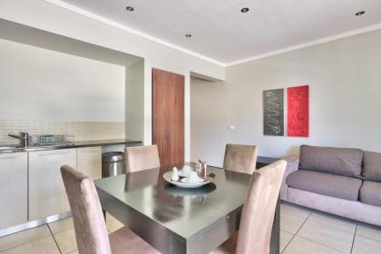 The Icon 1 Bedroom apartment in Cape Town Foreshore (1102) - image 10