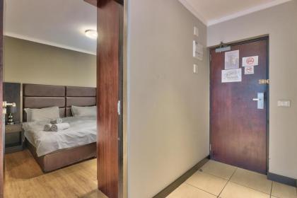 The Icon 1 Bedroom apartment in Cape Town Foreshore (1102) - image 12