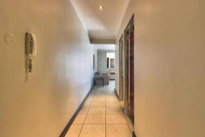 The Icon 1 Bedroom apartment in Cape Town Foreshore (1102) - image 13