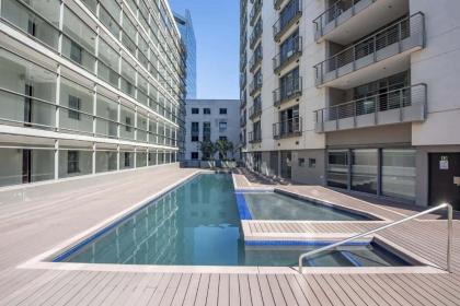 The Icon 1 Bedroom apartment in Cape Town Foreshore (1102) - image 16