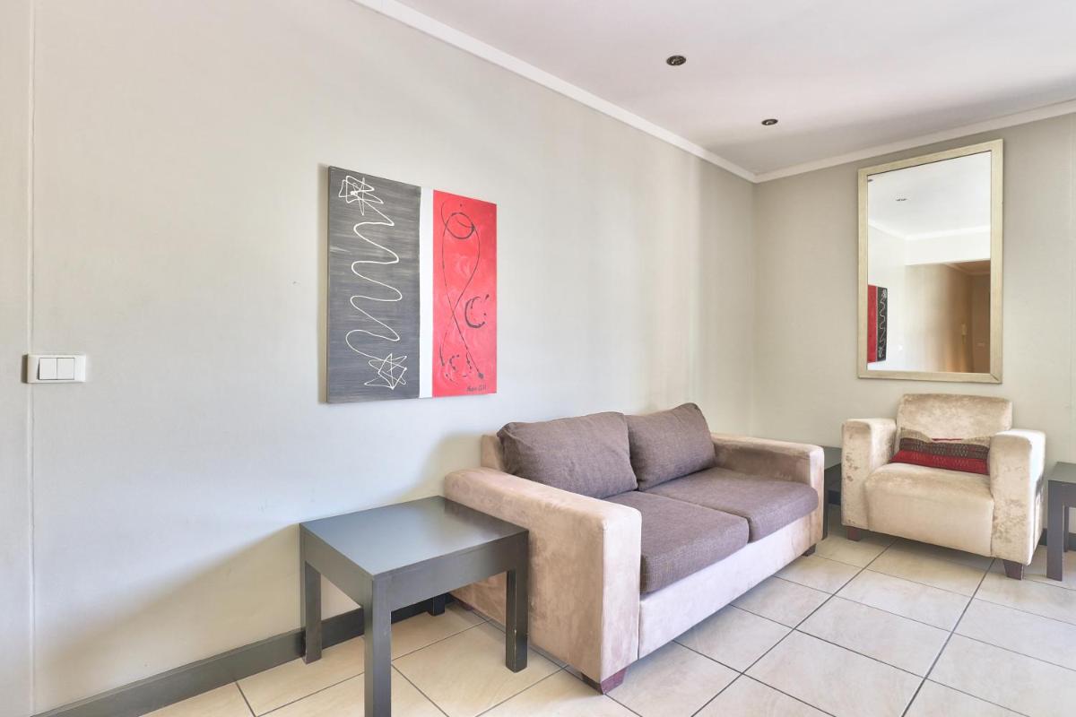 The Icon 1 Bedroom apartment in Cape Town Foreshore (1102) - image 7