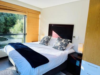 Lovely one bedroom in The Glen Camps Bay - image 2