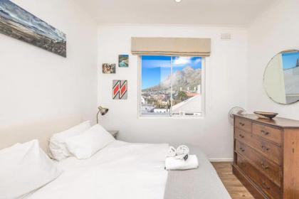 Amazing 2 Bedroom Apartment with mountain views on Kloof street - image 11