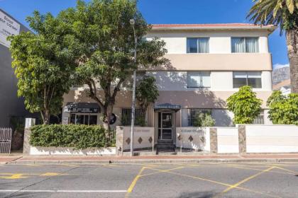 Amazing 2 Bedroom Apartment with mountain views on Kloof street - image 17