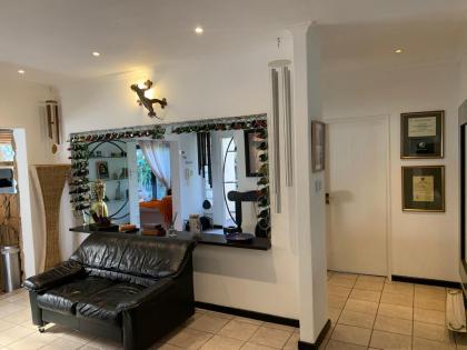 Large 5 Bedroom Villa close to blouberg beach - image 18