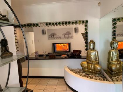 Large 5 Bedroom Villa close to blouberg beach - image 19