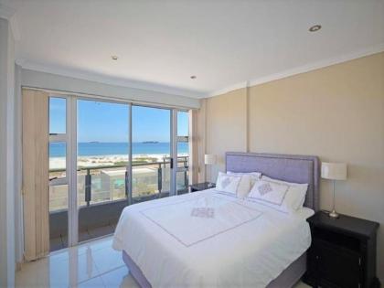 Lovely Two Bedroom Beachfront Apartment - image 10