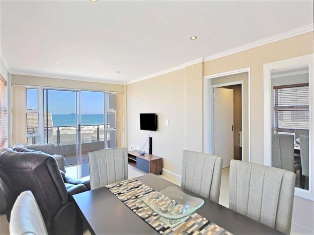 Lovely Two Bedroom Beachfront Apartment - image 2