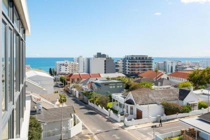 Bantry Bay Apartment  Ocean and Mountain Views - image 6