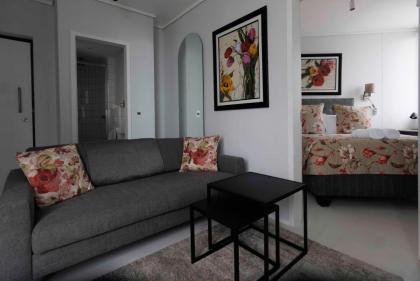 Sea Point Luxury Best Position 1 Bedroom Apartment Queen Size Bed & Inverter For TV - image 12