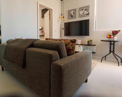 Sea Point Luxury Best Position 1 Bedroom Apartment Queen Size Bed & Inverter For TV - image 7