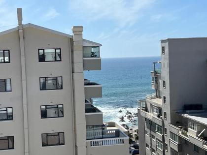 Sea Point Luxury Best Position 1 Bedroom Apartment Queen Size Bed & Inverter For TV - image 8