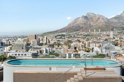 Contemporary 3-Bed at the Peak of Bo-Kaap  Pool Cape Town 