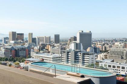 Contemporary 3-Bed at the Peak of Bo-Kaap  Pool - image 5