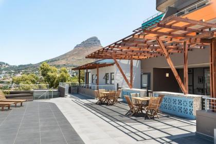 Contemporary 3-Bed at the Peak of Bo-Kaap  Pool - image 6