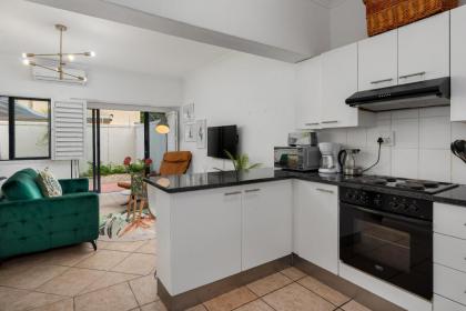 Stylish Sea Point Studio in Secure Complex  Patio - image 6