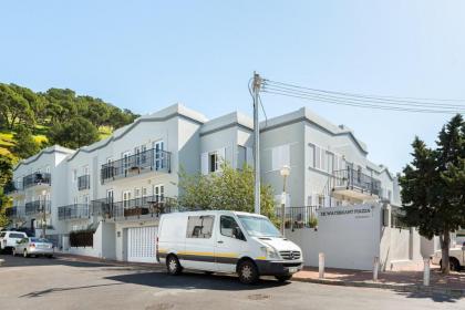 Luxe Oasis on Trendy Loader St  Pool  Ocean View - image 3