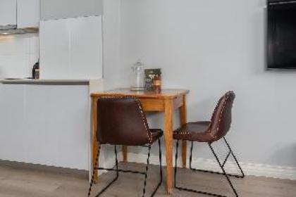 Elegant Studio Apartment on Bree Street - image 10