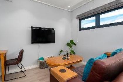 Elegant Studio Apartment on Bree Street - image 11