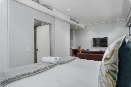 Elegant Studio Apartment on Bree Street - image 17