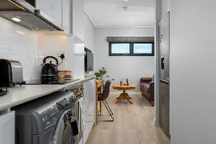 Elegant Studio Apartment on Bree Street - image 7