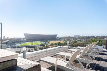 Luxe 2-Bedroom in Trendy Green Point  Pool Views - image 4