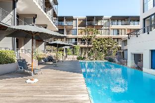 Oasis on Adderley  1-bed Loft  Balcony  Pool - image 4