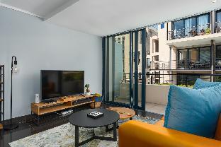 Oasis on Adderley  1-bed Loft  Balcony  Pool - image 6