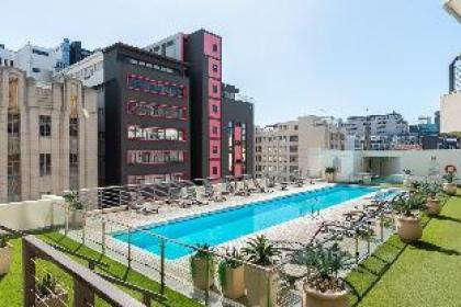 Sleek Central Apartment  Wifi  Pool  Gym - image 3