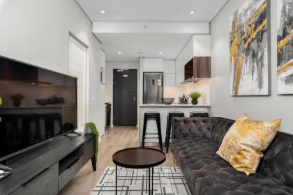 Modern Designer Apartment in Bree Street - image 11