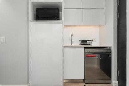 Modern Designer Apartment in Bree Street - image 12