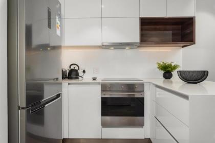 Modern Designer Apartment in Bree Street - image 13