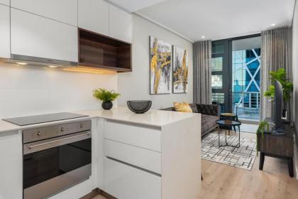 Modern Designer Apartment in Bree Street - image 15