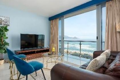 Beachfront Apartment  Ocean Views  Gym & Pools