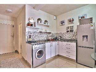 Studio apartment with private access - image 6