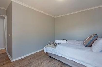 Three Bedroom Holiday Home - Royal Ascot Cape Town - image 10