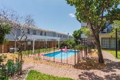 Three Bedroom Holiday Home - Royal Ascot Cape Town - image 15