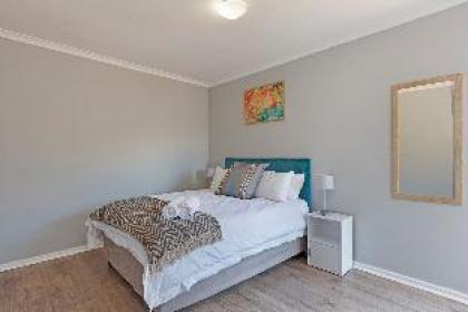 Three Bedroom Holiday Home - Royal Ascot Cape Town - image 9