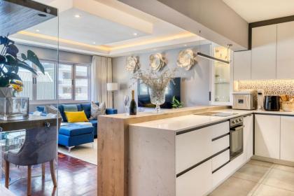 Backup Powered Luxury Central Promenade Apartment Cape Town