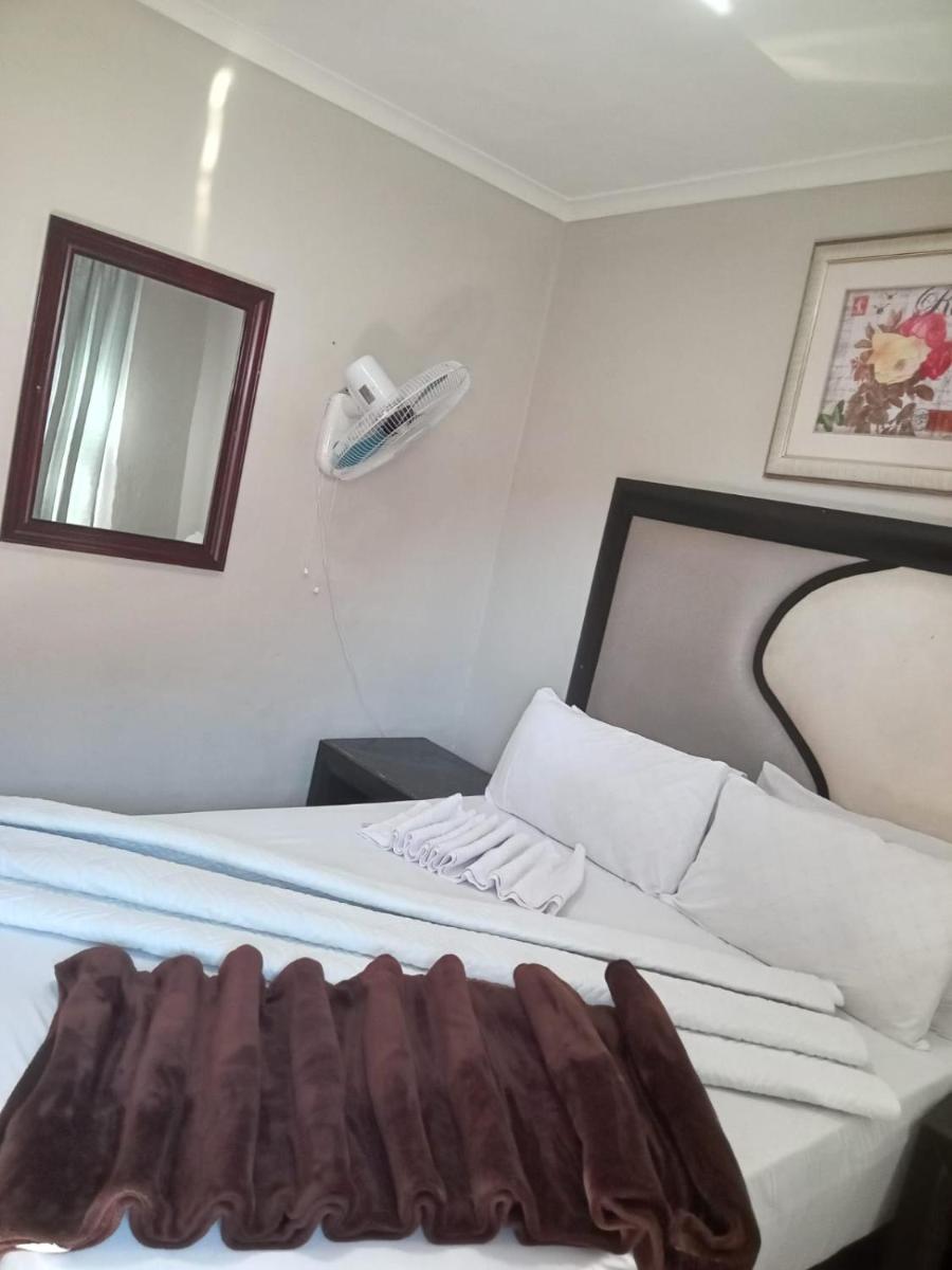 Essential Guest House Parow - image 5